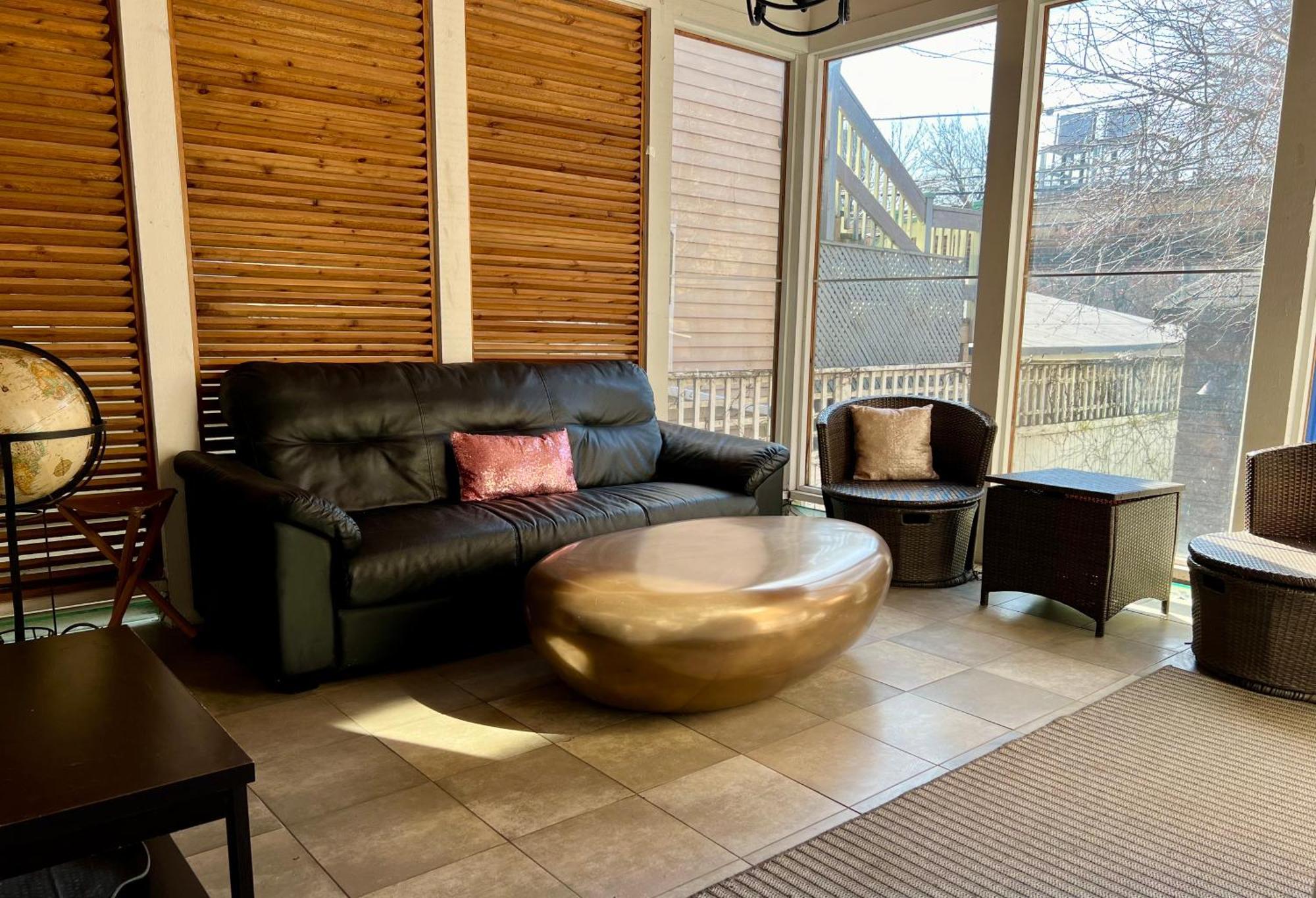 3 Bedroom Spacious Home In Ideal Location W Free Parking Back Yard Pets Welcome Chicago Esterno foto