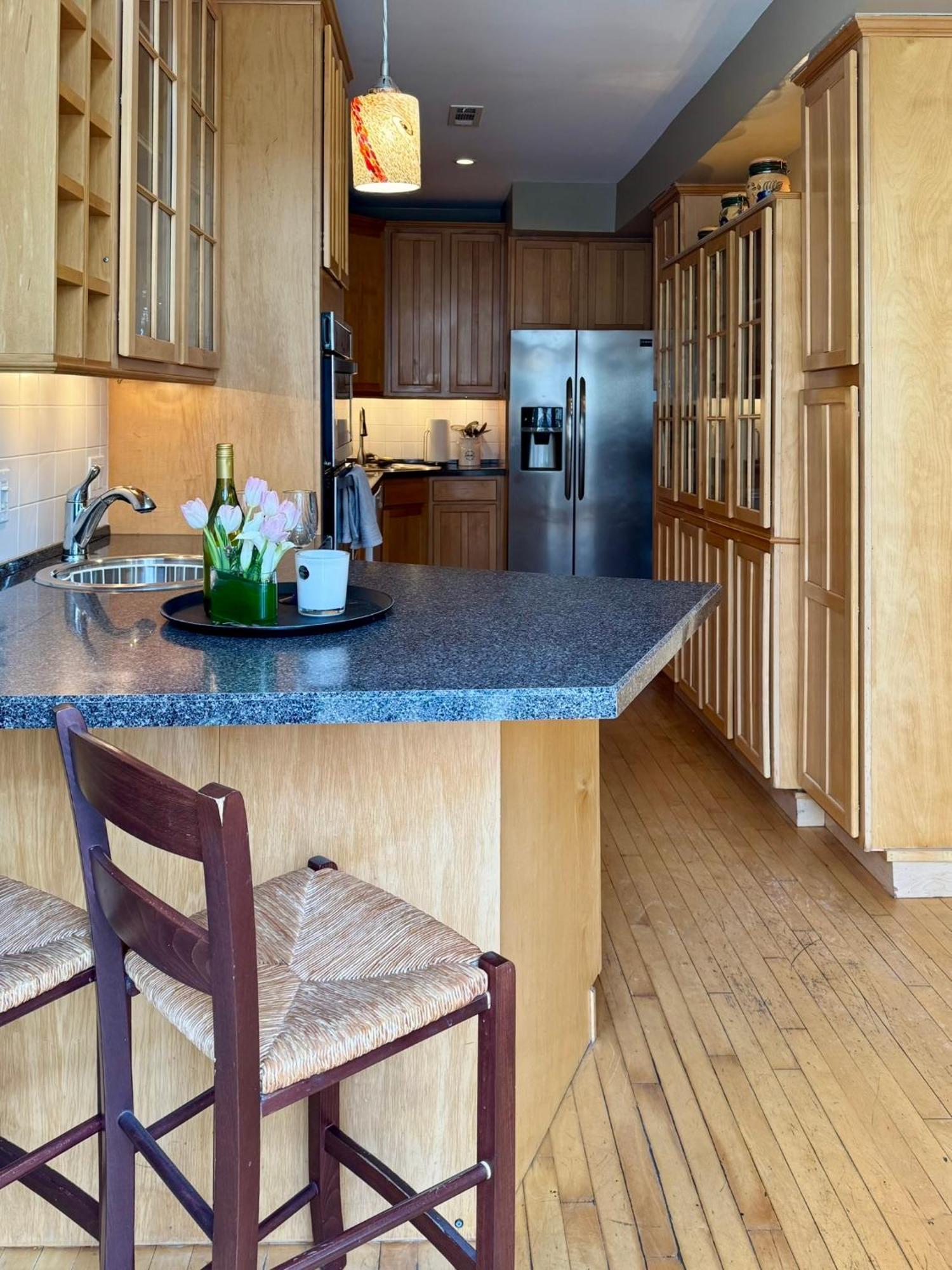 3 Bedroom Spacious Home In Ideal Location W Free Parking Back Yard Pets Welcome Chicago Esterno foto