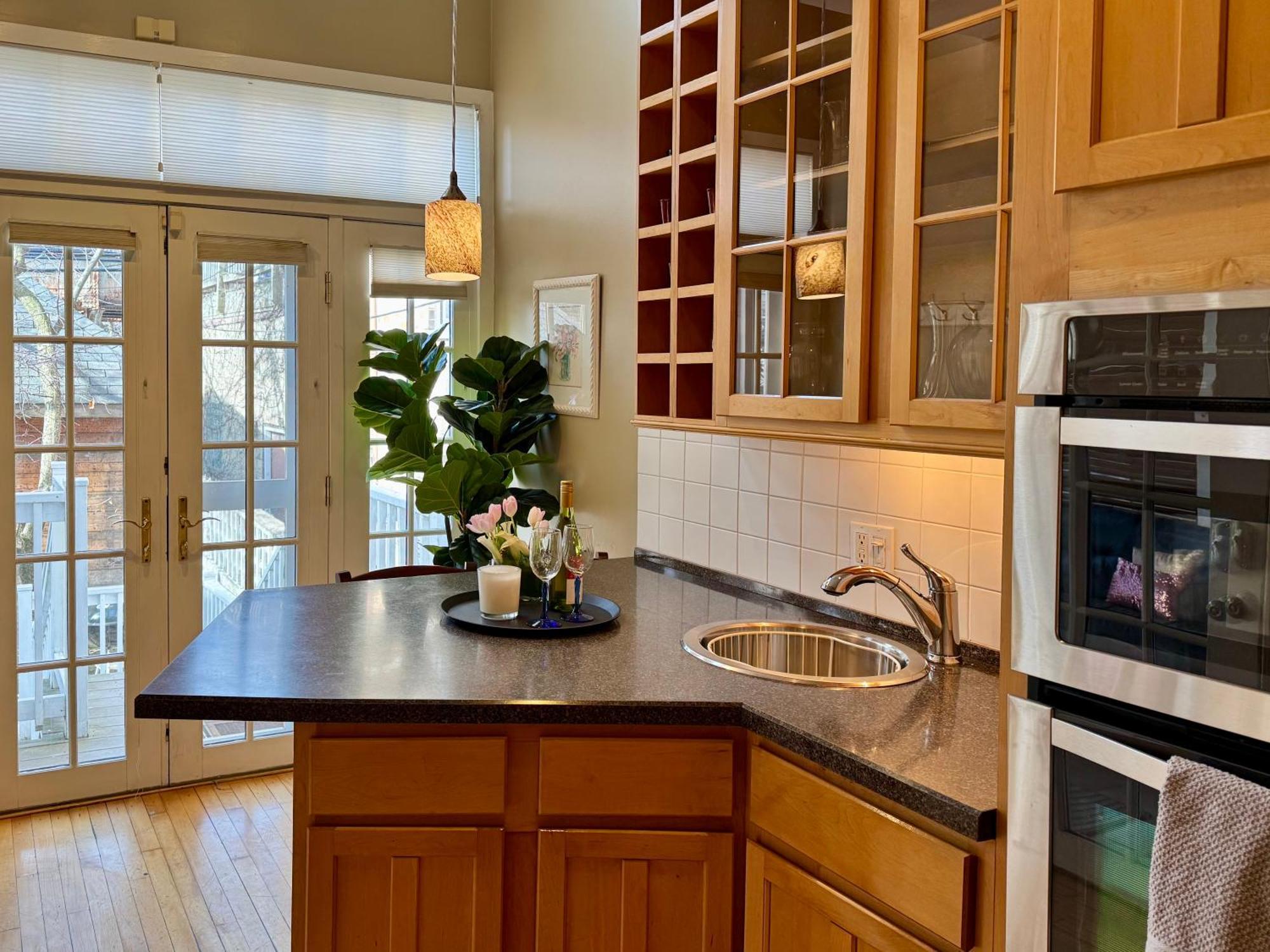 3 Bedroom Spacious Home In Ideal Location W Free Parking Back Yard Pets Welcome Chicago Esterno foto