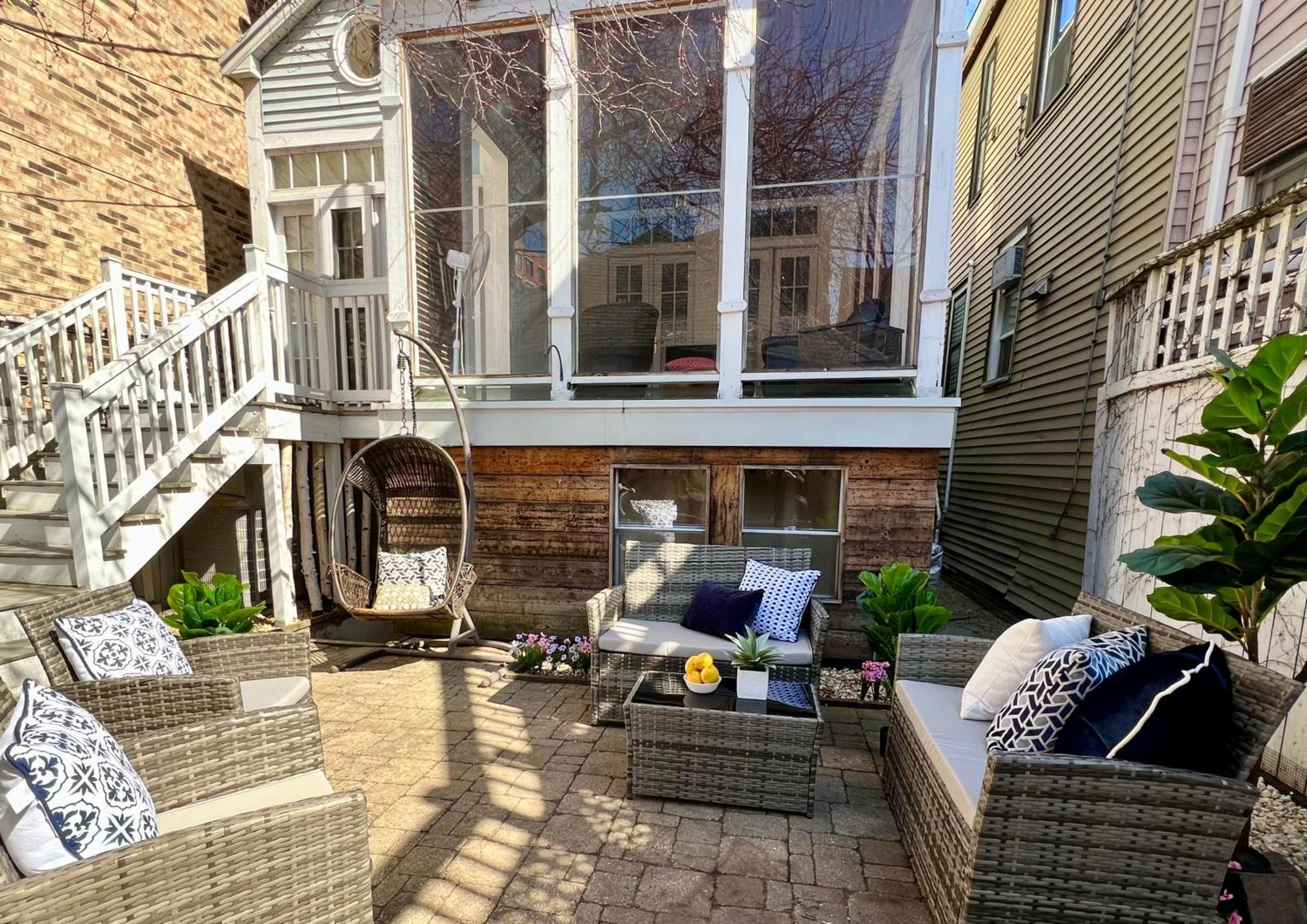 3 Bedroom Spacious Home In Ideal Location W Free Parking Back Yard Pets Welcome Chicago Esterno foto