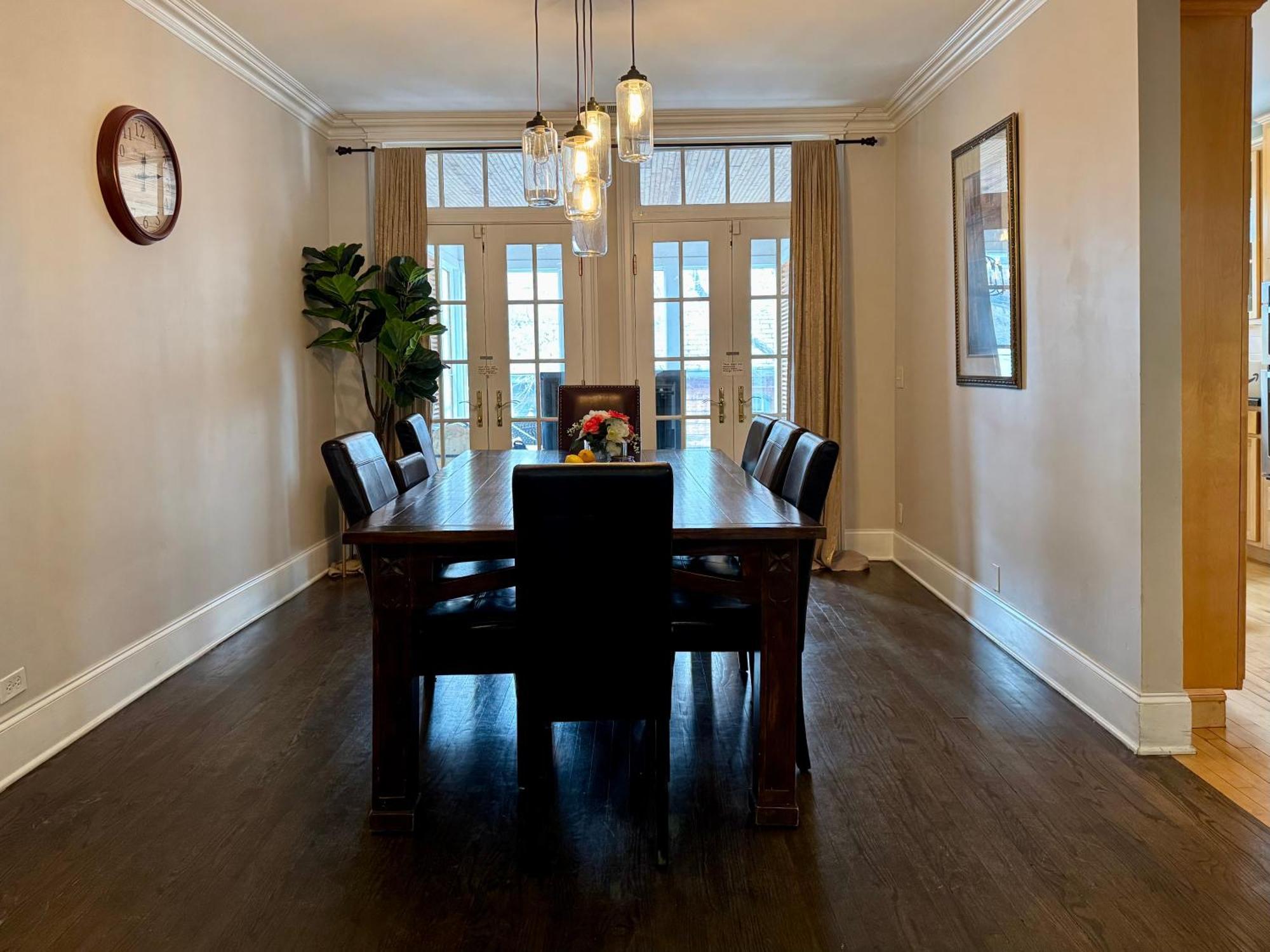3 Bedroom Spacious Home In Ideal Location W Free Parking Back Yard Pets Welcome Chicago Esterno foto