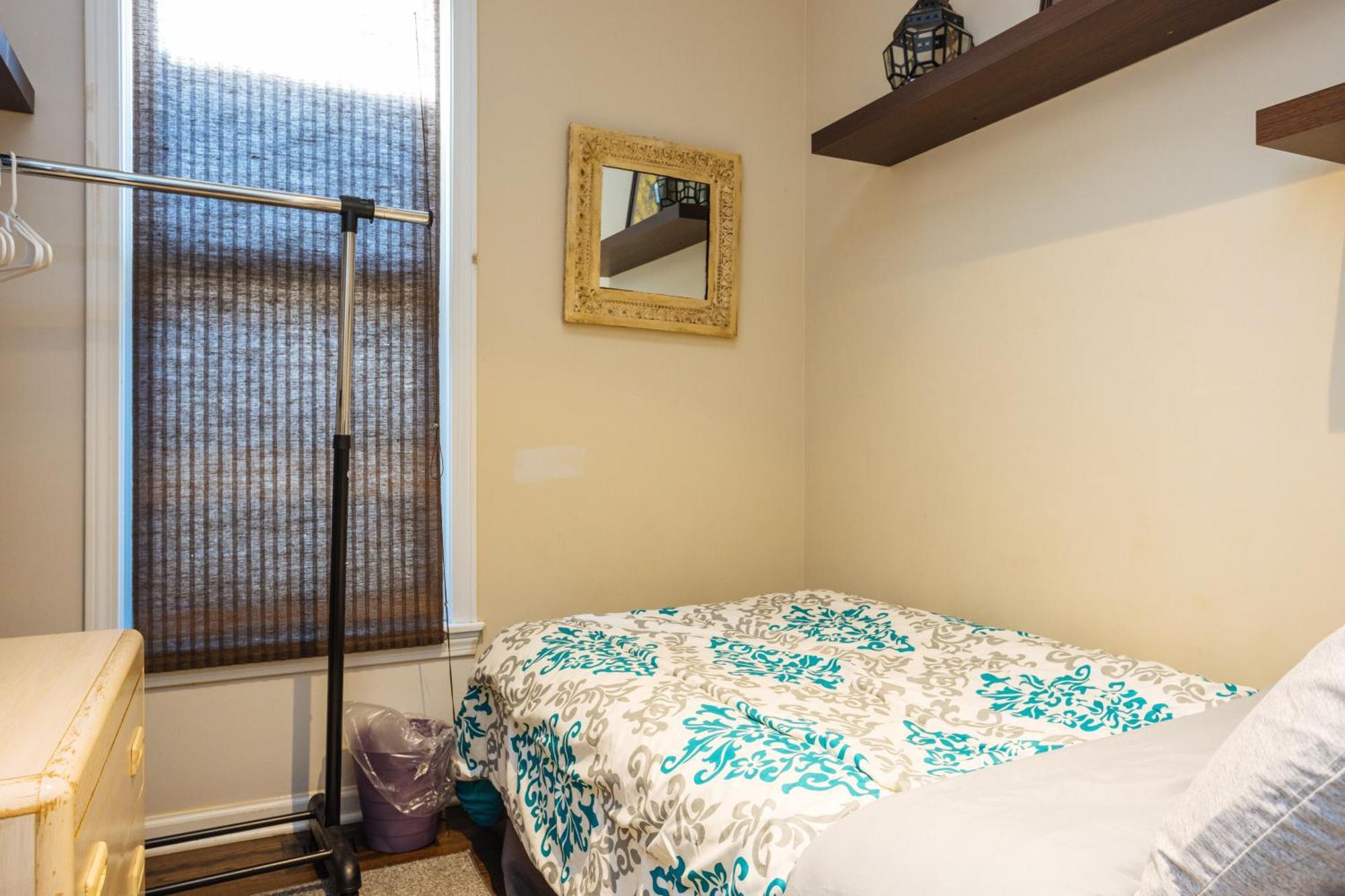 3 Bedroom Spacious Home In Ideal Location W Free Parking Back Yard Pets Welcome Chicago Esterno foto
