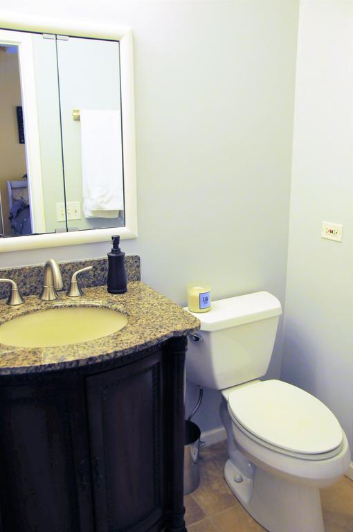 3 Bedroom Spacious Home In Ideal Location W Free Parking Back Yard Pets Welcome Chicago Esterno foto