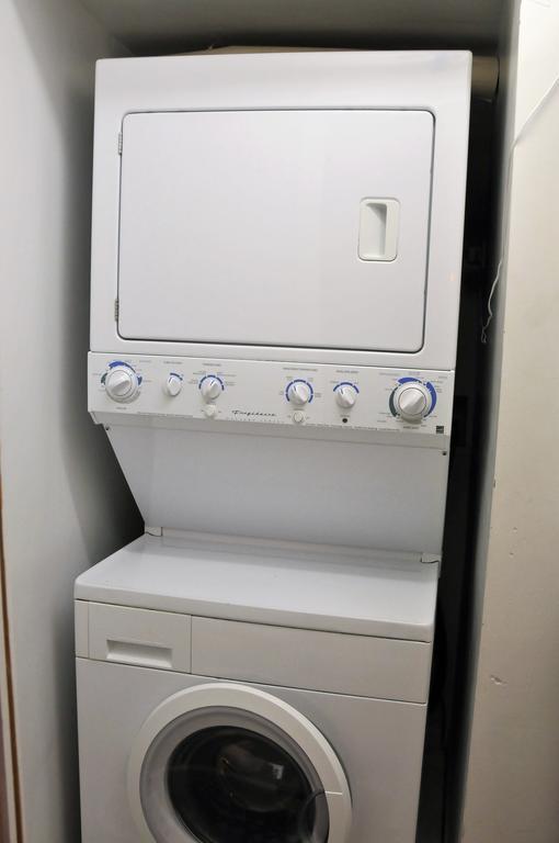 3 Bedroom Spacious Home In Ideal Location W Free Parking Back Yard Pets Welcome Chicago Esterno foto