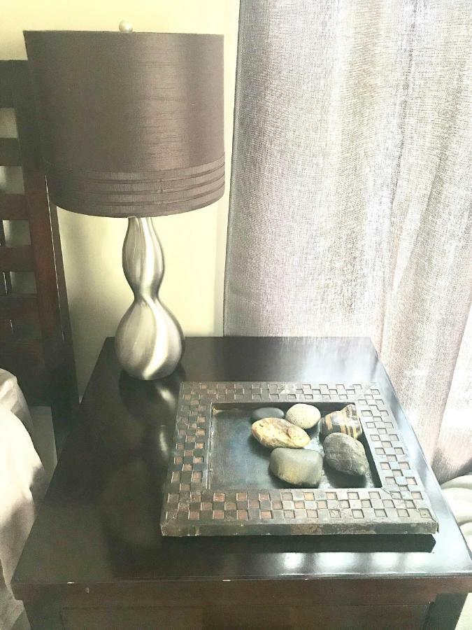 3 Bedroom Spacious Home In Ideal Location W Free Parking Back Yard Pets Welcome Chicago Esterno foto